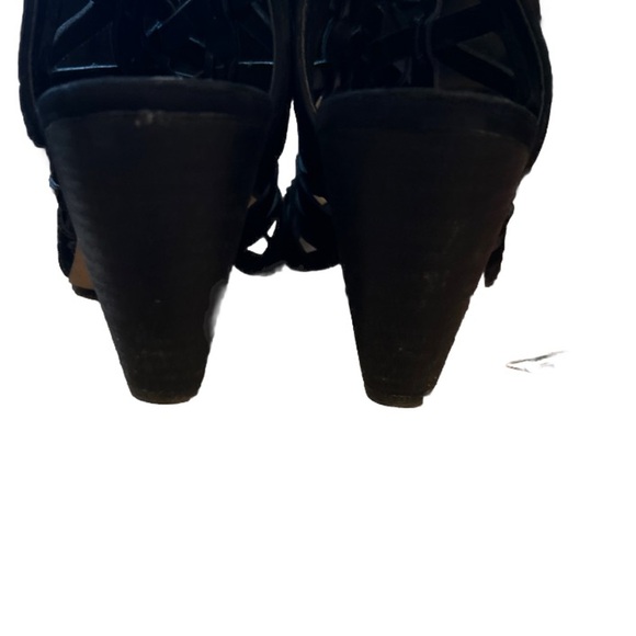 Vince‎ Camuto Black Lace Up Caged Sandals in size 9M. - Picture 7 of 7